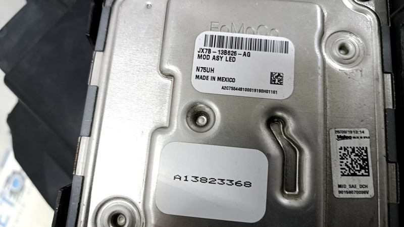 Фара передняя правая в сборе Ford Escape MK4 20-22 LED, царапины, трещина, полез лак