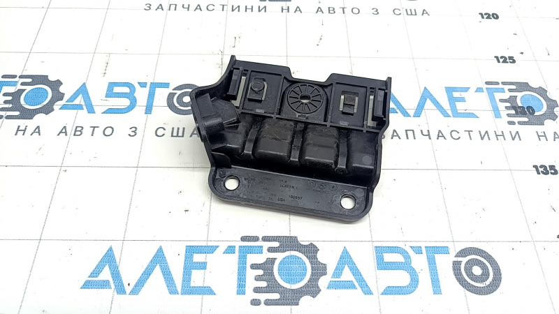 Кронштейн накладки подкапотного багажника Tesla Model Y 20-25 тип 2