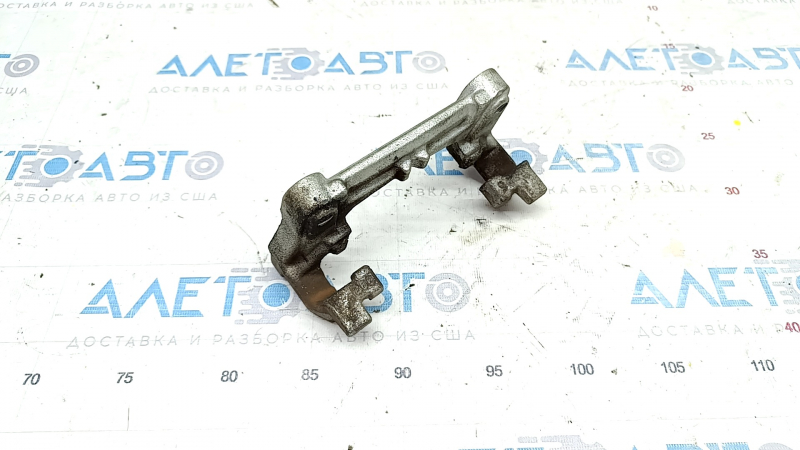Скоба суппорта заднего левая Ford Escape MK4 20-26