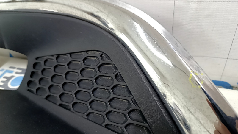 Обрамление птф левое Jeep Cherokee KL 19-23 с хром обрамлением, песок, царапины