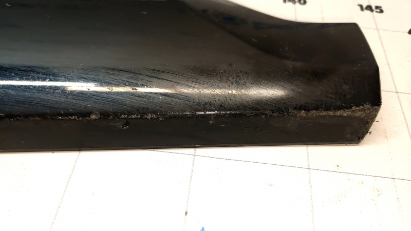 Деталь с повреждениями в области края, накладка двери передней правой Volvo XC90