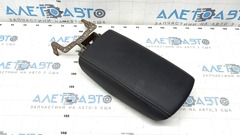 Подлокотник Ford Escape MK3 17-19 кожа черная, серая строчка, ржавый кронштейн, вмятина