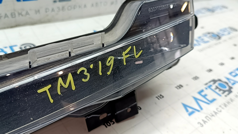 Противотуманная фара птф левая Tesla Model 3 18-23 с поворотником, с корректором, песок