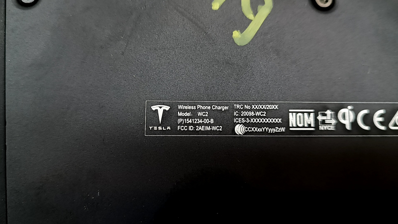 Беспроводное зарядное устройство Tesla Model 3 18-23