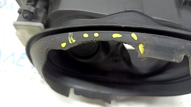 Лючок бензобака с корпусом BMW 3 G20 19-26 2.0T, B58, S58 с замком на 2 пина, надорван уплотнитель, сломана защелка