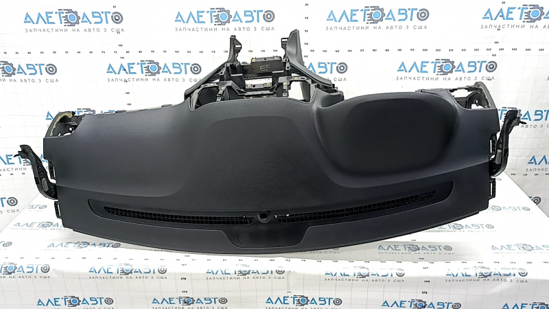 Торпедо передняя панель с AIRBAG Jeep Grand Cherokee WK2 14-21 черная, с накладками