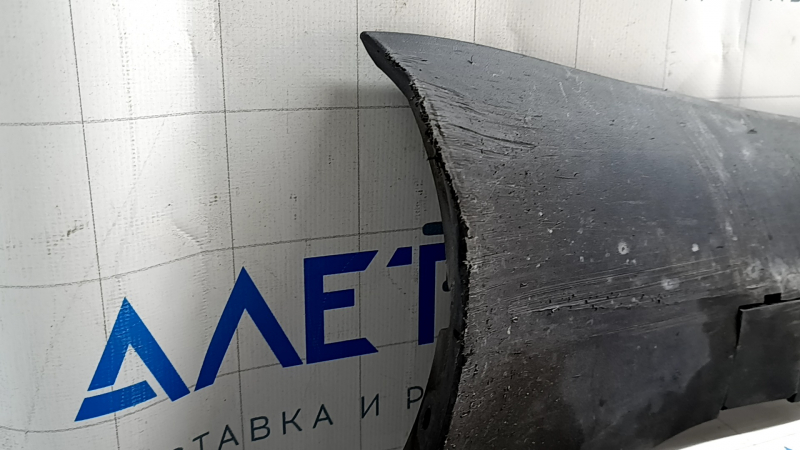 Порог правый Tesla Model 3 18-23 структура, потерт, царапины, надрывы