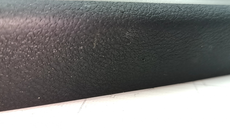 Элемент центральной консоли с разъёмом 12V для Jeep Grand Cherokee 2011-2022.