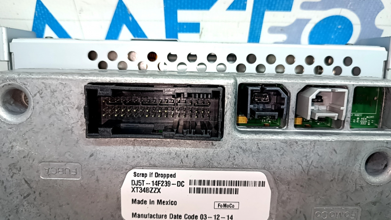 Монитор, дисплей, навигация Ford Escape MK3 13-16 царапины