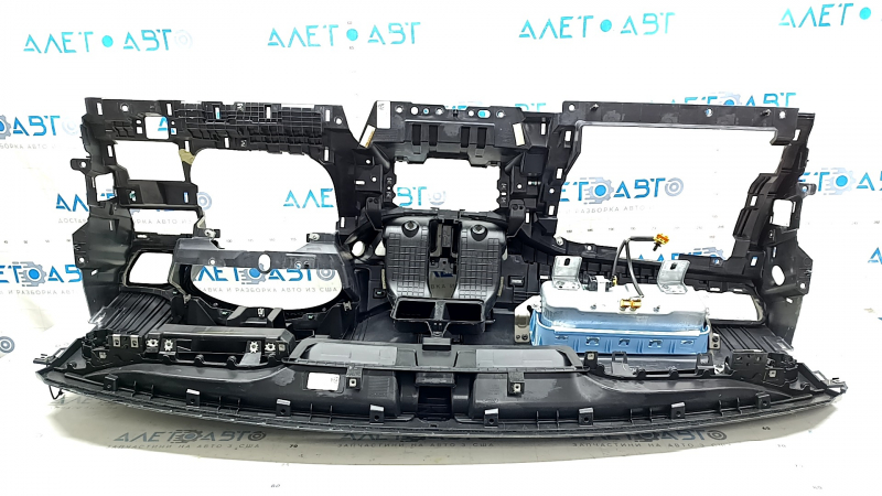Торпедо передняя панель с AIRBAG Ford Escape MK4 20-22 под 3 динамика и кнопку start-stop, Bang & olufsen, с накладкой, царапины, вздулась краска