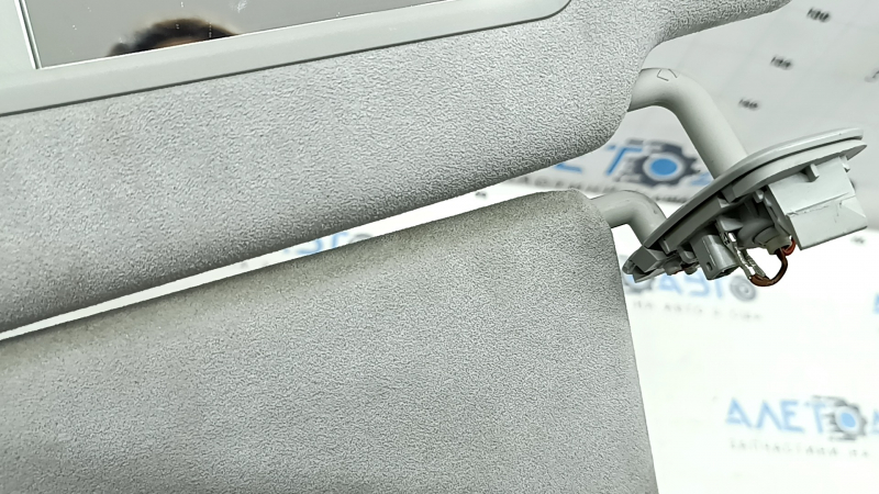 Козырек левый Audi Q7 16-22 без крючка, с плафоном, серая алькантара, под чистку, сломано крепление на заглушке