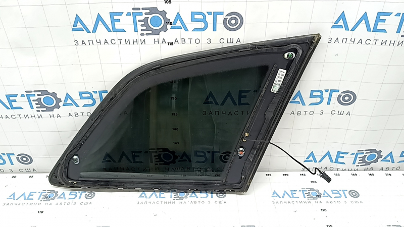 Царапины на молдинге форточки Audi Q7 2016-2026