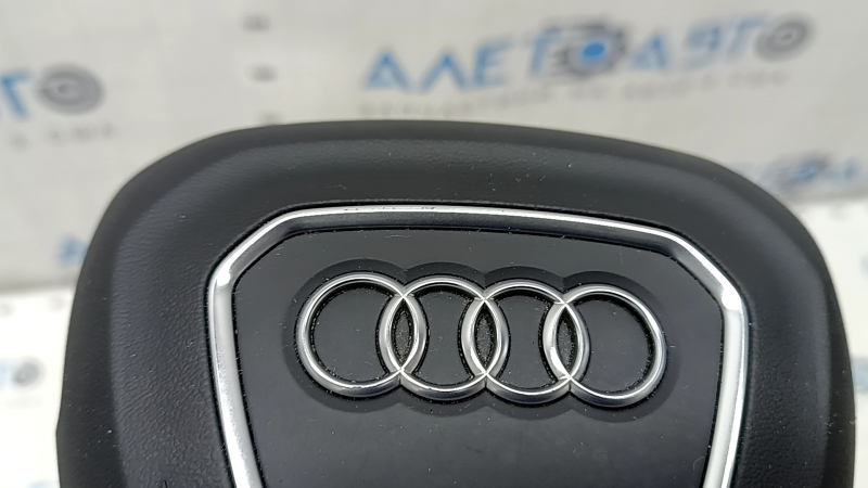 Подушка безопасности airbag в руль водительская Audi Q7 16-20 черная, потерт хром