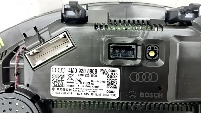 Главный вид щитка приборов Audi Q7 16-19, вся функциональность сохраняется без дефектов.