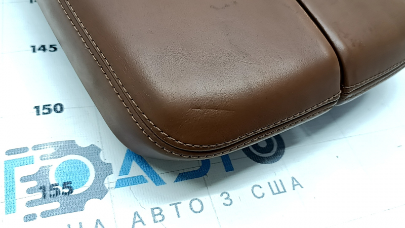Подлокотник Audi Q7 16-19 кожа коричневая, потерт, вмятины, под чистку