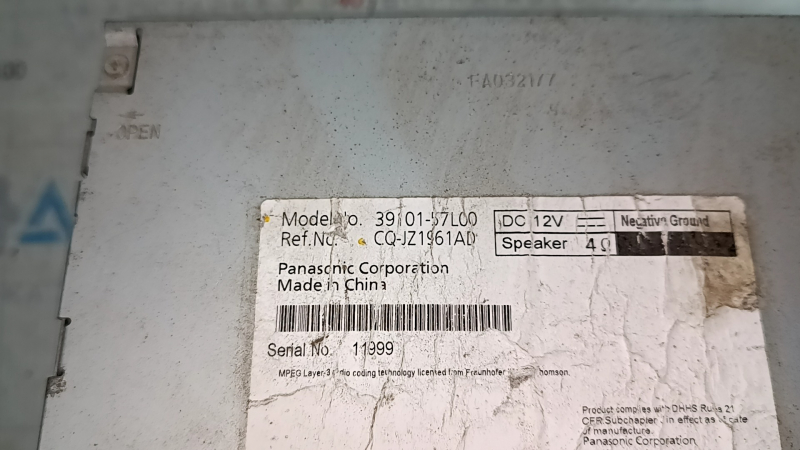 Радіо Магнітофон Програвач Suzuki Kizashi 10-15 подряпини