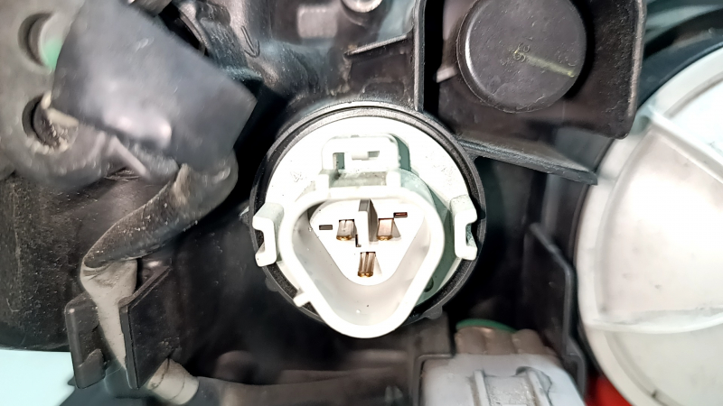 Фара передняя левая в сборе Lexus ES300h ES350 13-15 дорест ксенон + LED DRL, царапины, тычки, под полировку