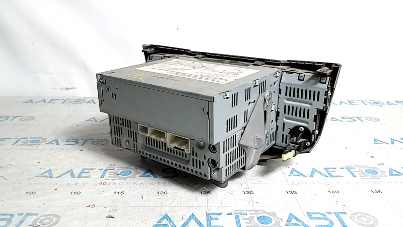 Главное мультимедийное устройство Lexus RX300 RX330 RX350 RX400h 04-09, вид спереди с царапинами.