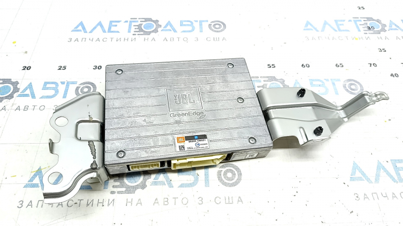 Усилитель аудио JBL Toyota Prius V 12-14 дорест