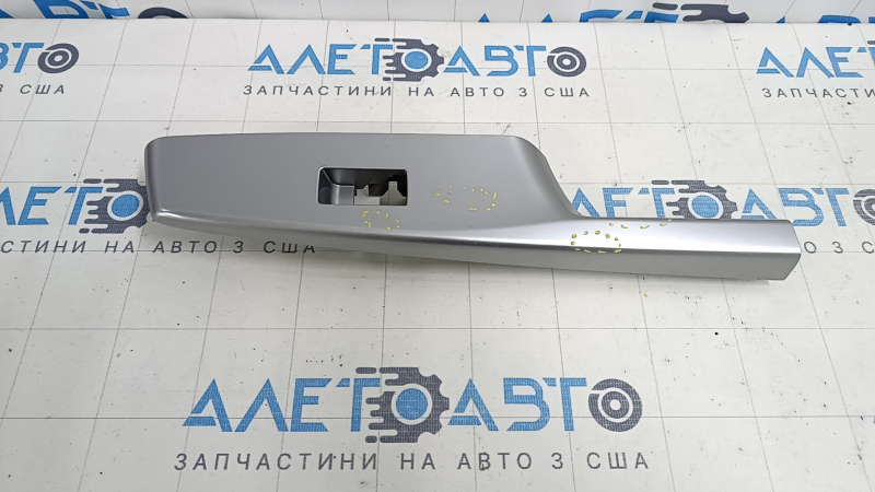 Накладка управления стеклоподъемником двери задней правой Toyota Prius V 12-17 серая, царапины