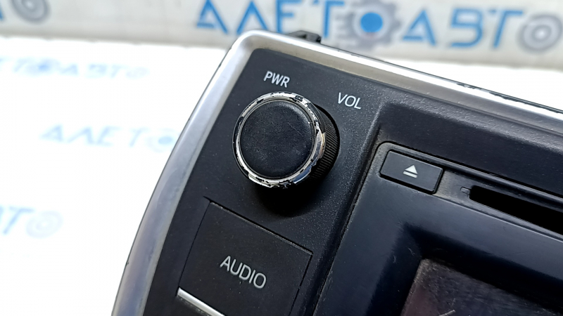 Дисплей радио дисковод проигрыватель Toyota Camry v55 15-17 usa царапины, потерты кнопки, сломано крепление
