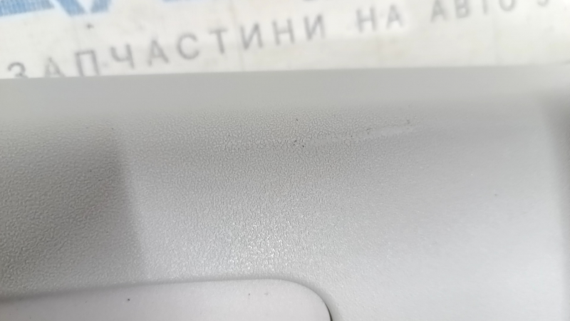 Накладка центральной стойки верхняя ремень левая Toyota Prius V 12-17 серая, царапины