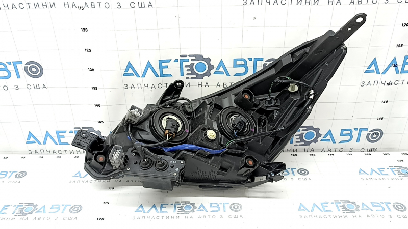 Фара передняя правая Subaru Forester 17-18 SJ галоген, царапины, полез лак