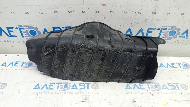 Накладка нижнего рычага под пружину задняя левая Audi Q5 80A 18-25 примята, потерта, надрывы