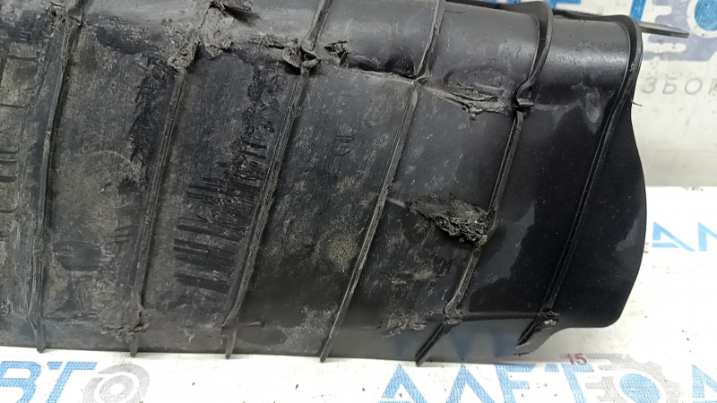 Накладка нижнего рычага под пружину задняя левая Audi Q5 80A 18-25 примята, потерта, надрывы