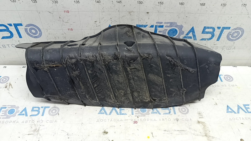 Накладка нижнего рычага под пружину задняя правая Audi Q5 80A 18-25 примята, потерта, надрывы