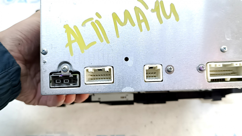 Монитор, дисплей, навигация Nissan Altima 13-18 царапина