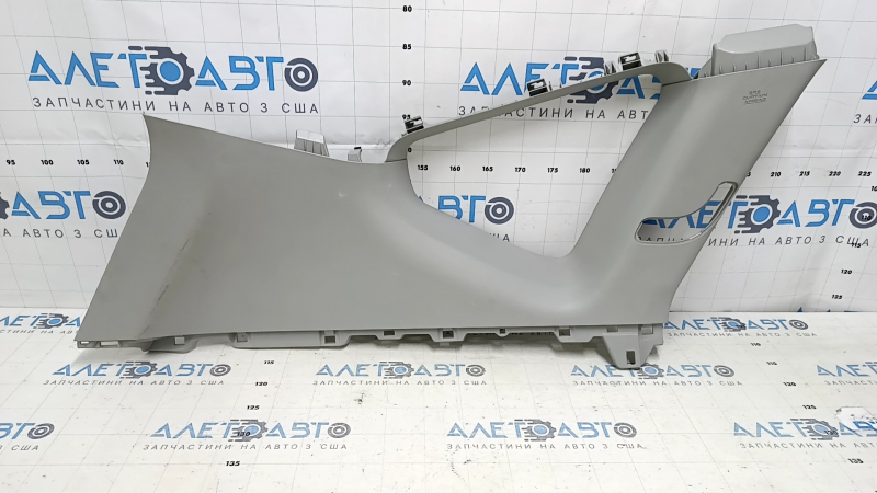 Накладка задней стойки левая Toyota Prius V 12-17 серая, 2 части, царапины, сломано крепления