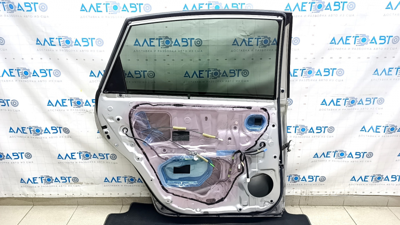 Дверь в сборе задняя левая Toyota Prius V 12-17 серебро 1F7