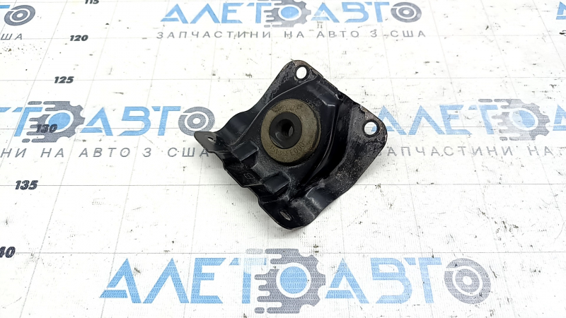 Опора радиатора нижняя левая Subaru Forester 14-18 SJ 2.5, 2.0 с кронштейном, резина + металл
