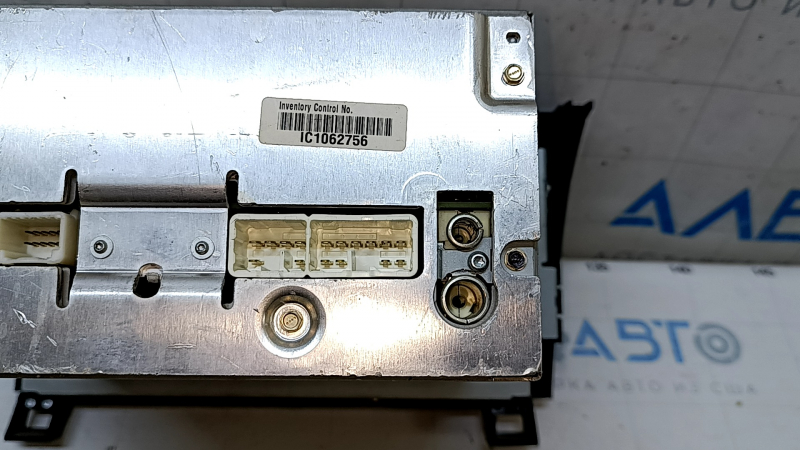 Головное устройство Toyota Sequoia 08-09 царапины
