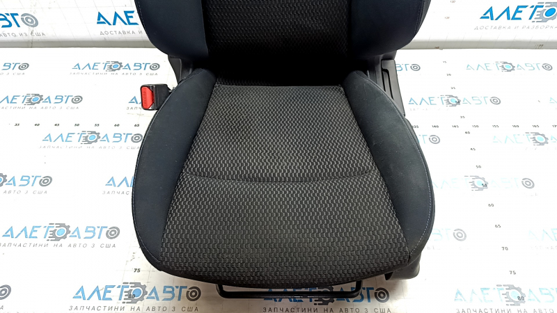 Водительское сидение Nissan Leaf 13-17 без airbag, подогрев, ткань черное, механическое