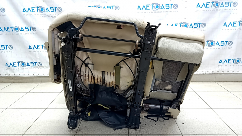 Задний ряд сидений 2 ряд правый Lexus RX350 RX450h 10-12 кожа, бежевый, без airbag, перфорация, с ремнем и подлокотником, примятости кожи, ржавчина, сломана накладка