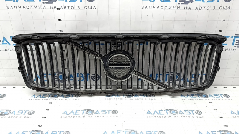 Решетка радиатора grill со значком Volvo XC90 16-19 черная, обрамление хром, без камеры, песок