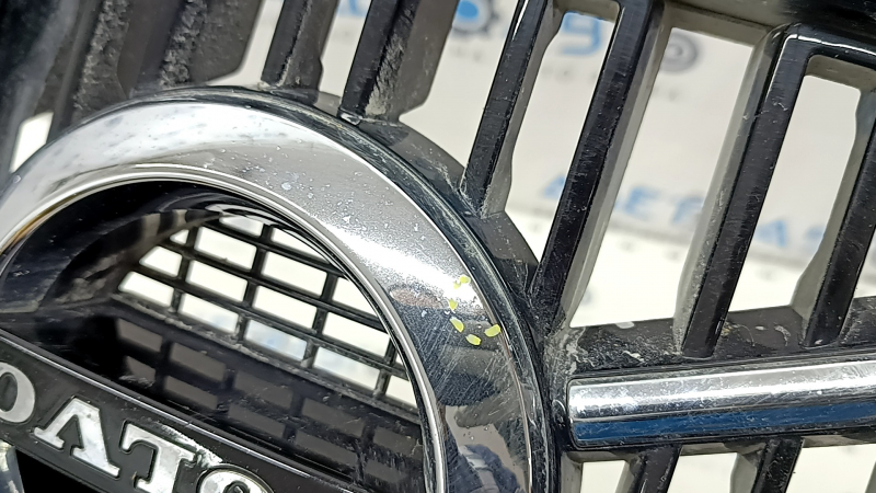 Решетка радиатора grill со значком Volvo XC90 16-19 черная, обрамление хром, без камеры, песок