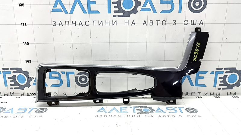 Накладка центральной консоли верхняя Volvo XC90 16-22 T5, T6, черный глянец, царапины