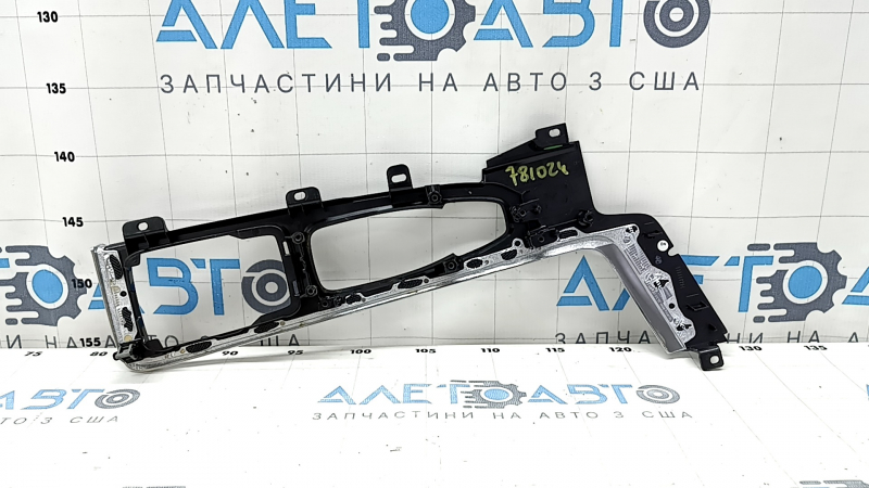 Накладка центральной консоли верхняя Volvo XC90 16-22 T5, T6, черный глянец, царапины
