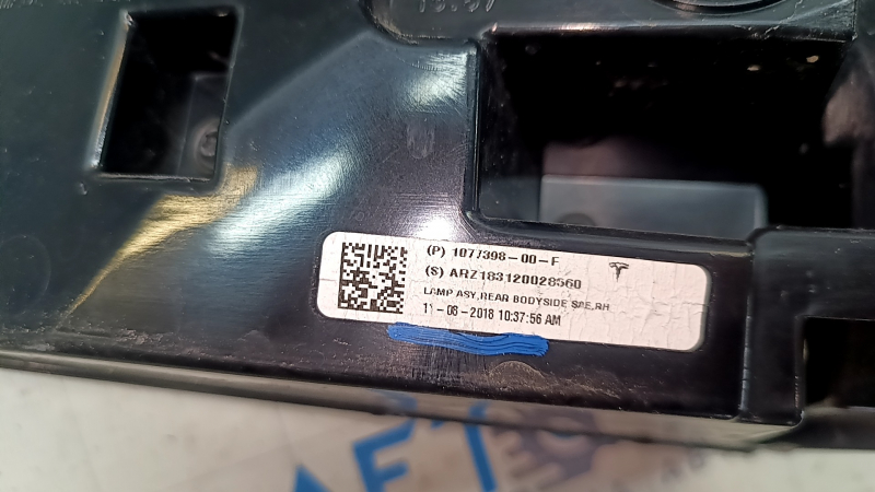 Фонарь внешний крыло правый Tesla Model 3 18-23 USA 3 пина