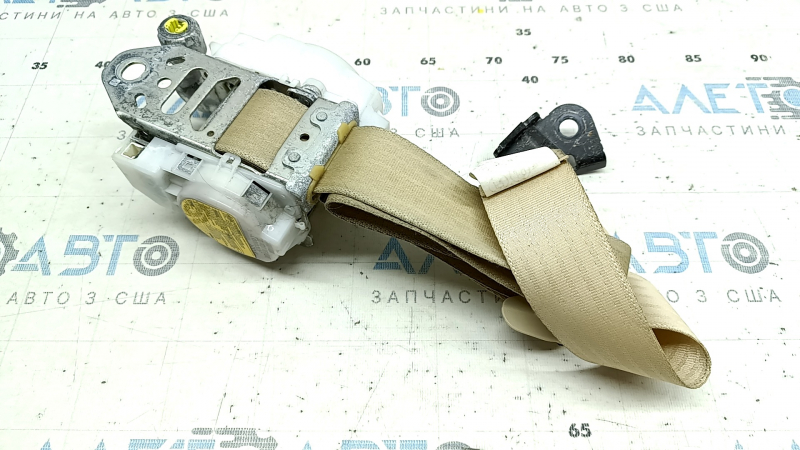 Крепление и механизм ремня безопасности кузова Lexus RX350/RX450h 2010-2012 вблизи