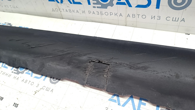 Порог правый Tesla Model 3 18-23 структура, потерт, царапины