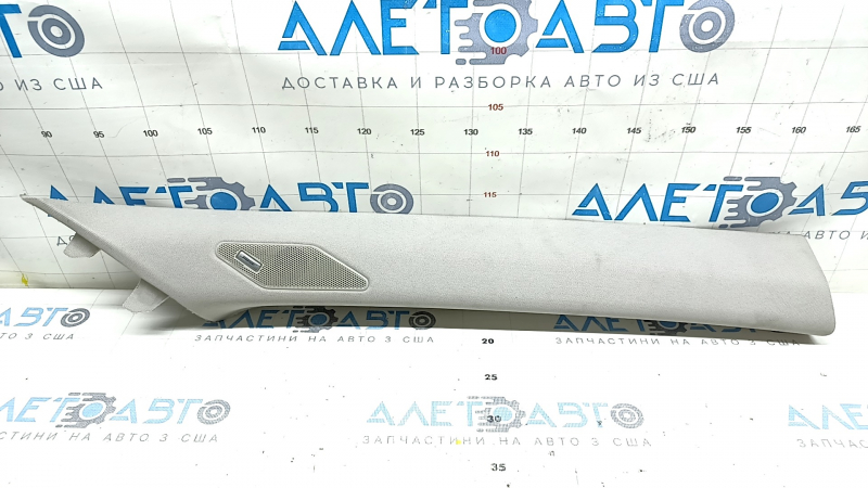 Отделка стоек и проемов для Nissan Rogue 2021-2026, накладка правая с легкими следами эксплуатации.