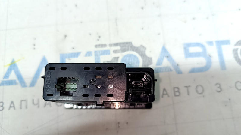 USB Hub Nissan Rogue 21-23