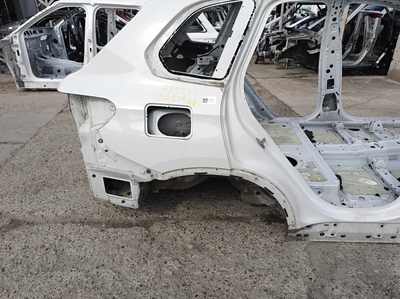 Четверть крыло задняя правая BMW X5 G05 19-26 на кузове, белая, тычка