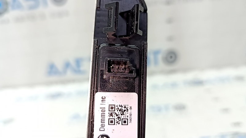 Вставка накладки порога ззаду ліва BMW X5 G05 19-23 хром BMW, з підсвічуванням, подряпини, окислена