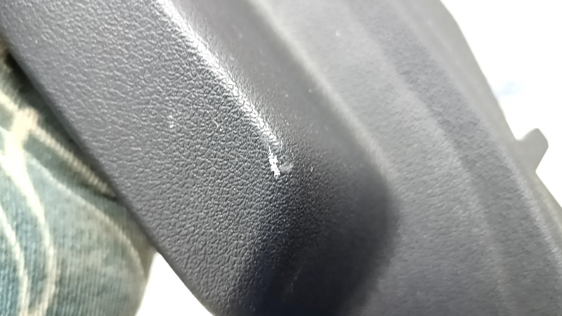 Накладка замка двери багажника верхнего BMW X5 G05 19-26 черная, царапины