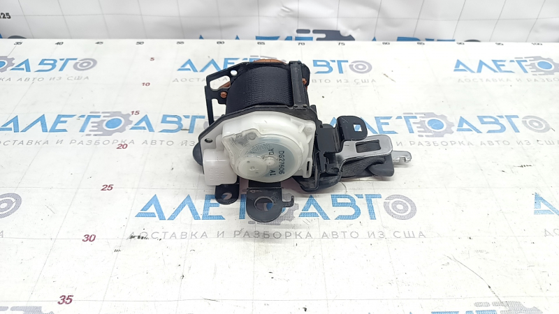 Ремень безопасности задний центральный Lexus RX300 RX330 RX350 RX400h 04-09 черный